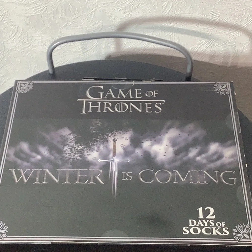HBO Game of Thrones NEW - Shoe size 6-12 - 12 day Sock Surprise box - open doors